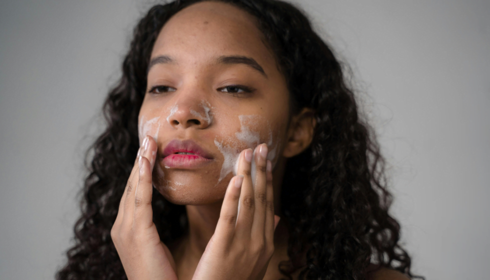 Shampoo Johnson’s para lavar o rosto funciona? Pode usar? Mulher