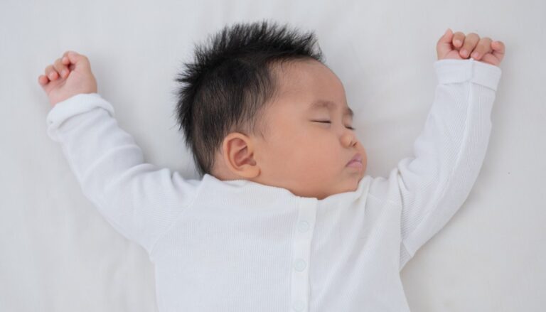 Bebê dormindo (Crédito: Jcomp/Freepik)