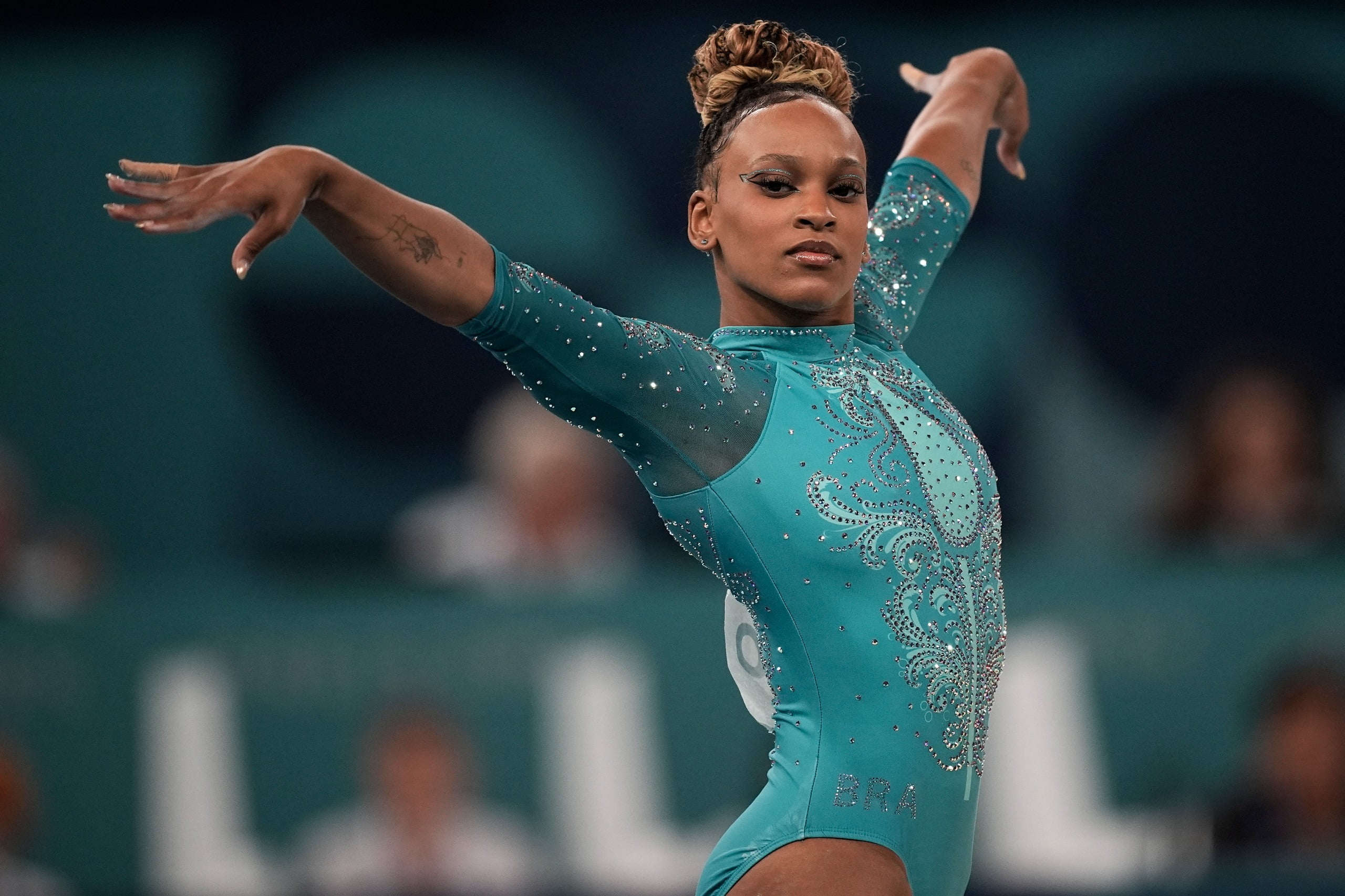 Rebeca Andrade faz história e conquista ouro nas Olimpíadas 2024