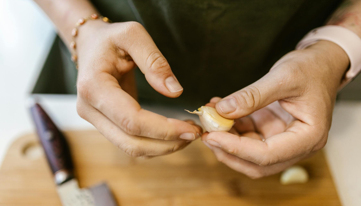 Como tirar o cheiro de alho da mão: 4 truques simples