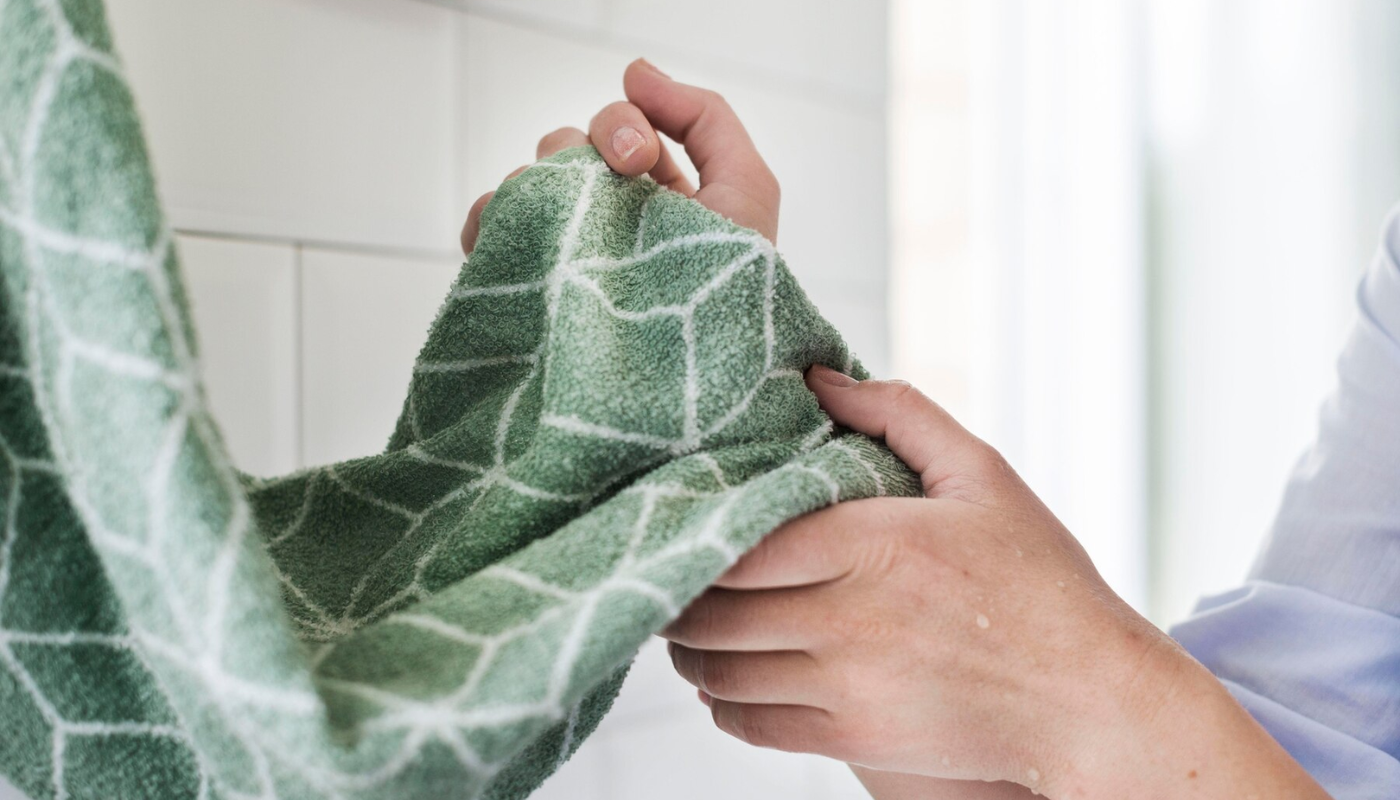 Pré-lavagem é o segredo para acabar com as manchas das toalhas de rosto