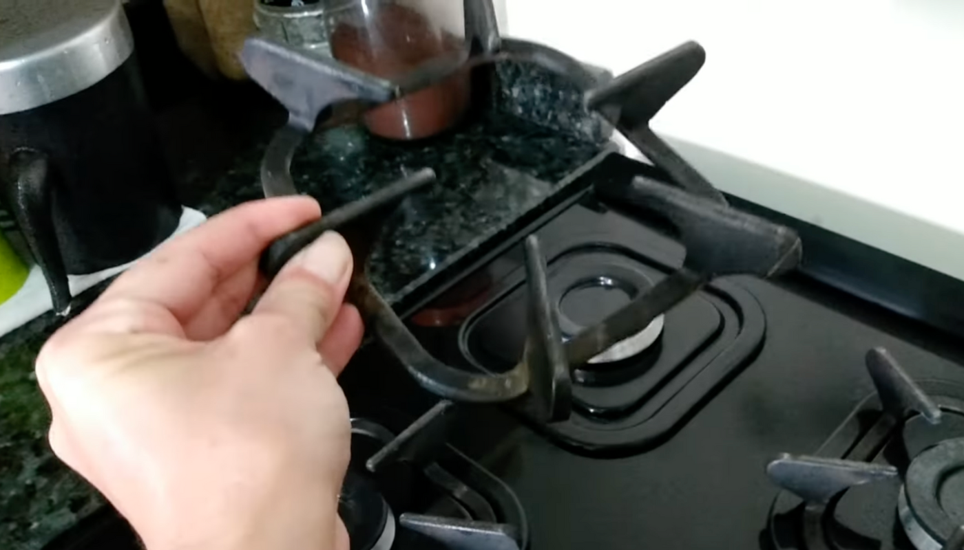Como limpar grade de fogão com gordura incrustada? 2 truques caseiros