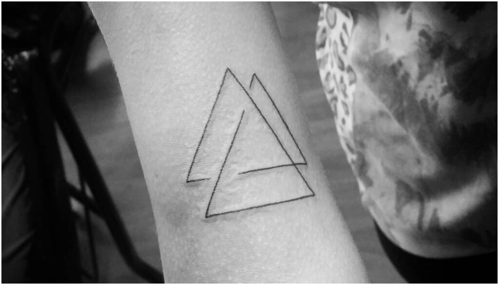 tatuagem triângulos