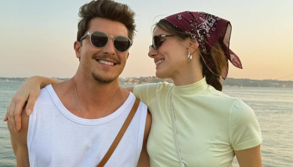 Camila Queiroz e Klebber Toledo