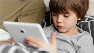 criança tablet
