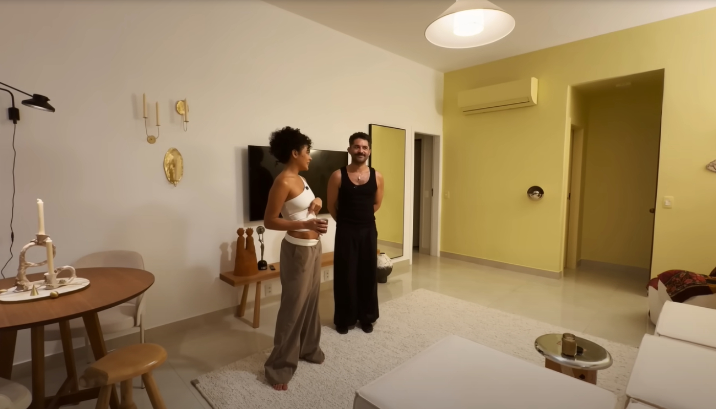 Bella Campos abre as portas do novo apartamento: simples e bem brasileiro