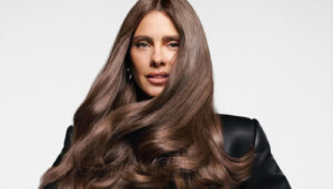 Carolina Dieckmmann agora é morena