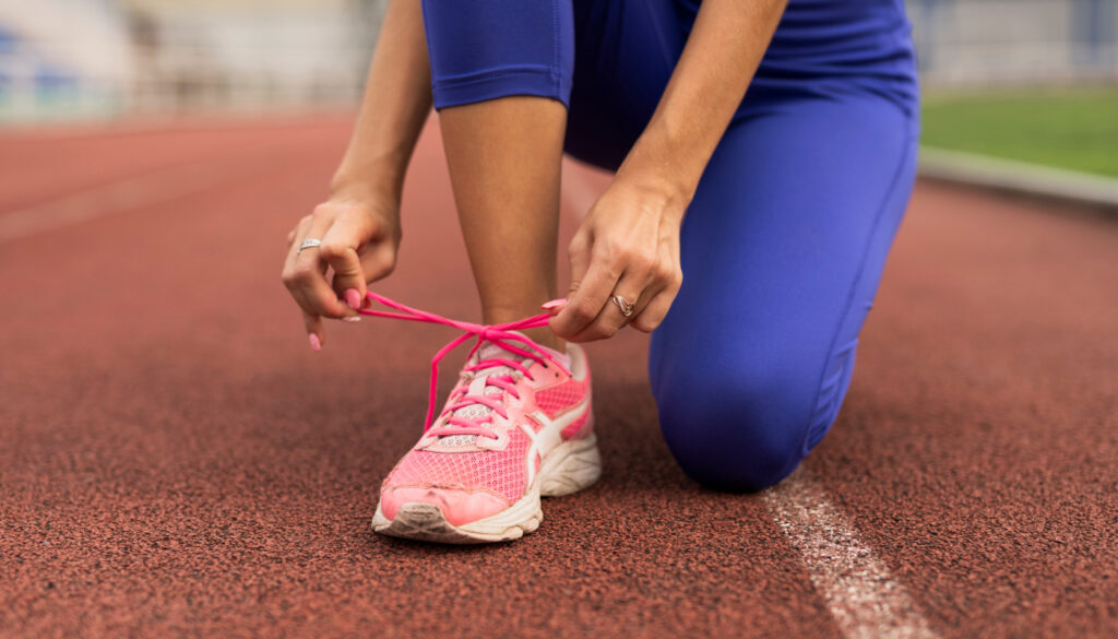 Tênis de corrida ainda ignoram necessidades das mulheres, diz estudo