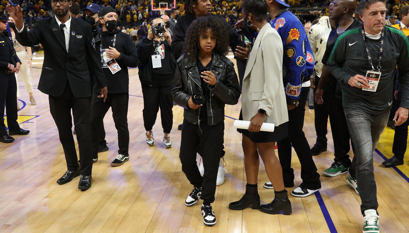 Blue Ivy investe num look street rock, que lembrou estilo de Beyoncé.