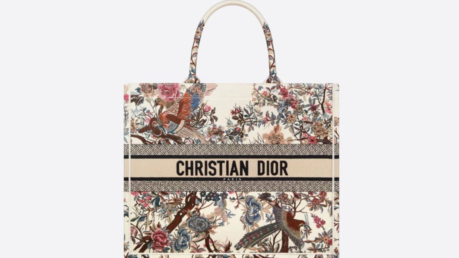 No Brasil, o modelo Dior Book Tote é vendido nas lojas físicas da Dior