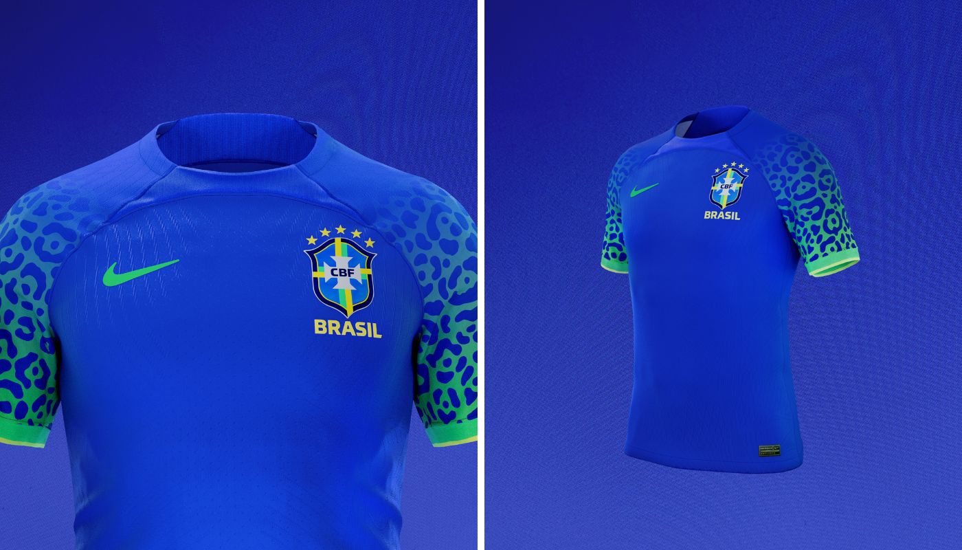 Camisa azul traz detalhes de pintas nas mangas.