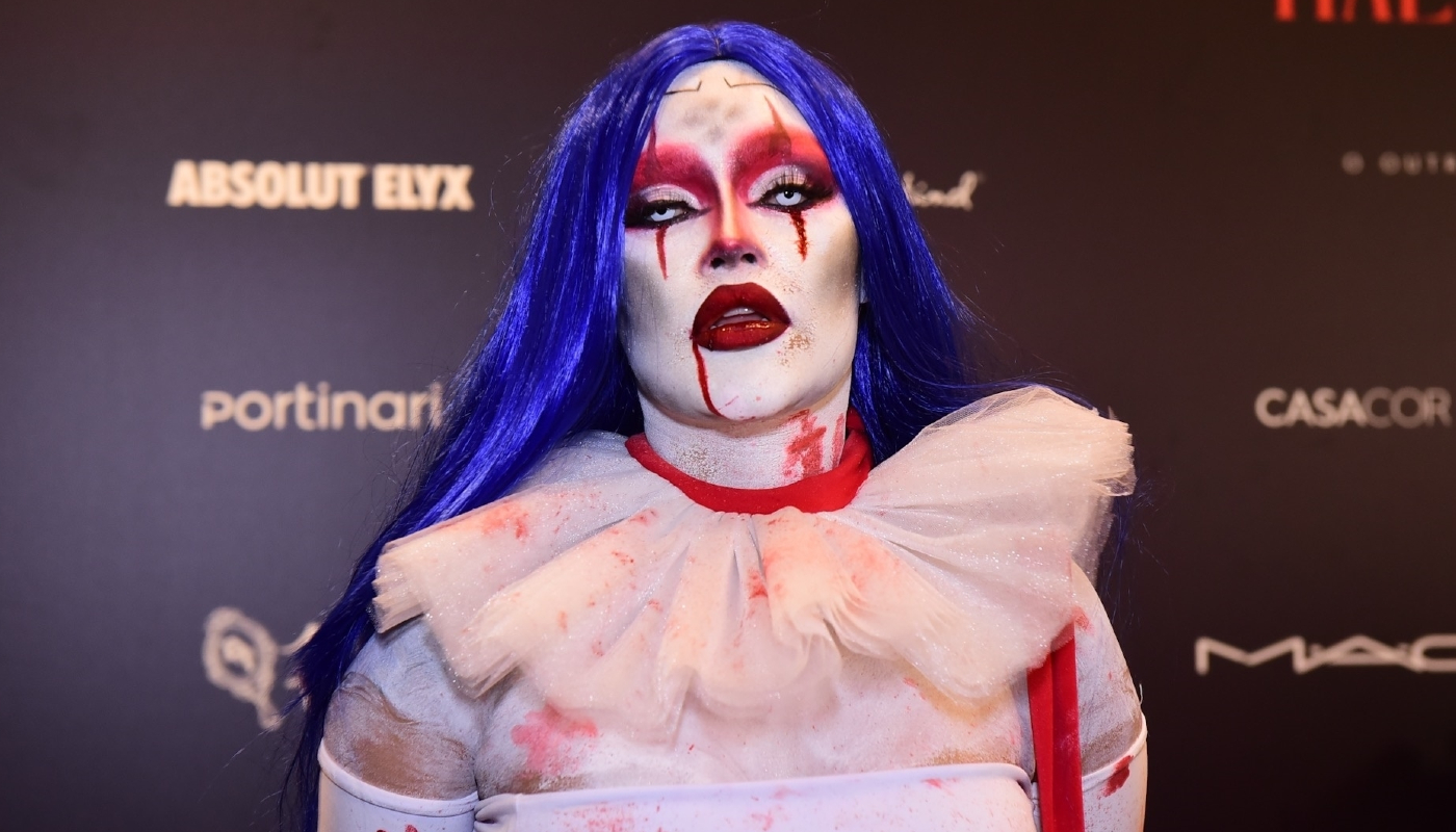 Flay como boneca macabra