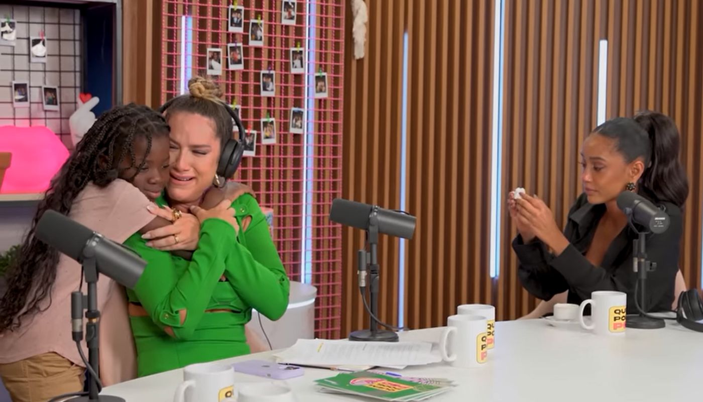 Gioh e Taís se emocionaram quando Titi apareceu de surpresa no estúdio.
