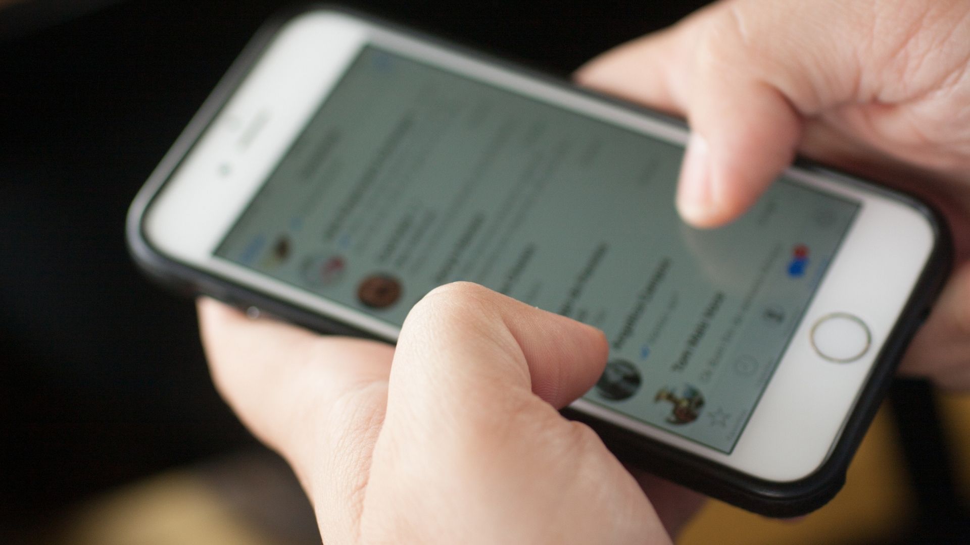 Golpe do falso emprego chega pelo WhatsApp e SMS.