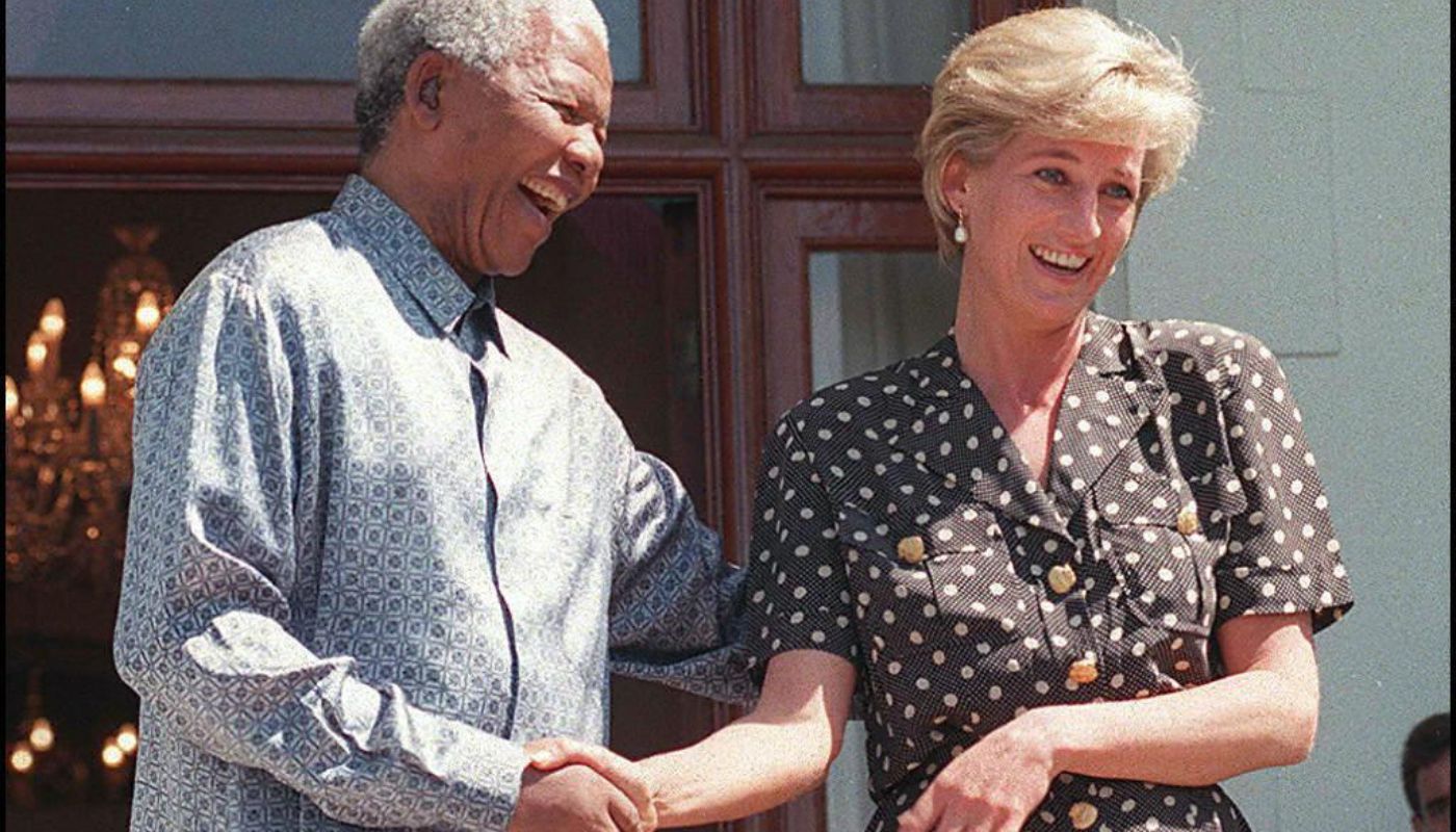 Fotografia histórica de Nelson Mandela e Lady Di em Cape Town, em 1997.
