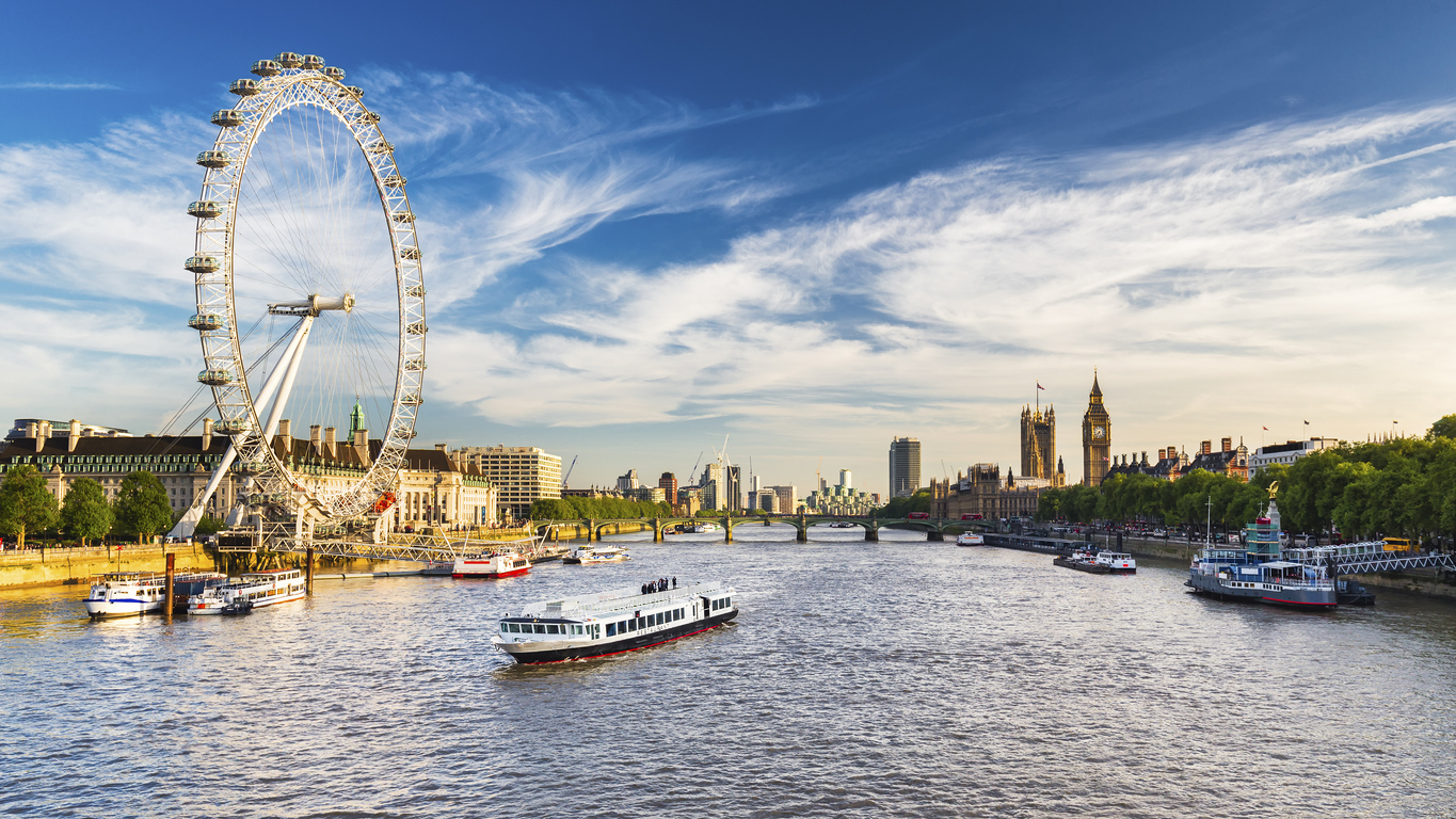 Vista do parlamento, Big Ben e London Eye em Londres, Inglaterra.