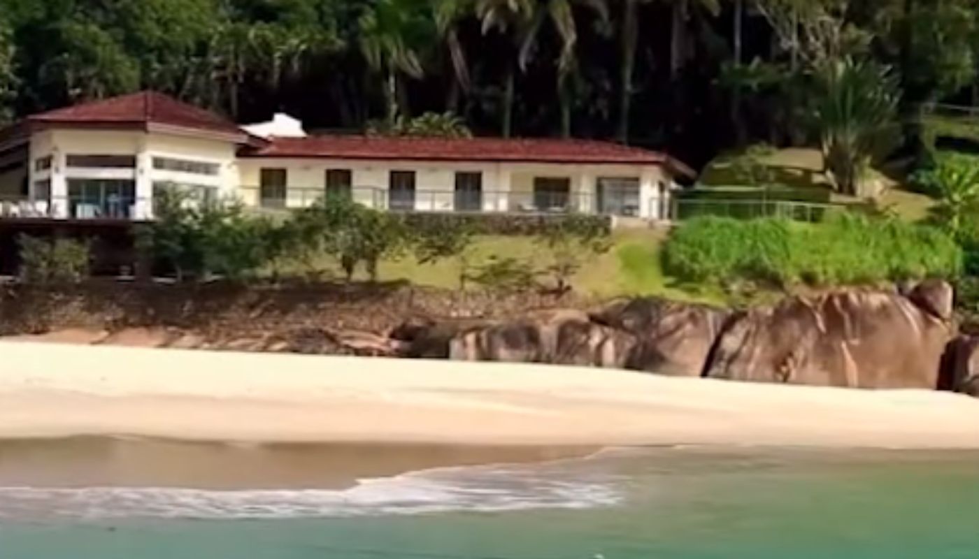 Mansão na Ilha da Almada, em Ubatuba.