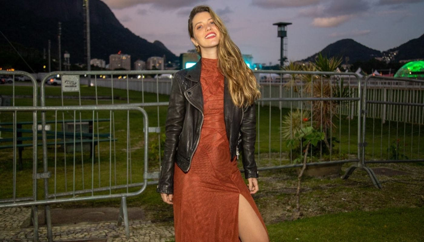 Look de Nathalia Dill é ideal para meia-estação.