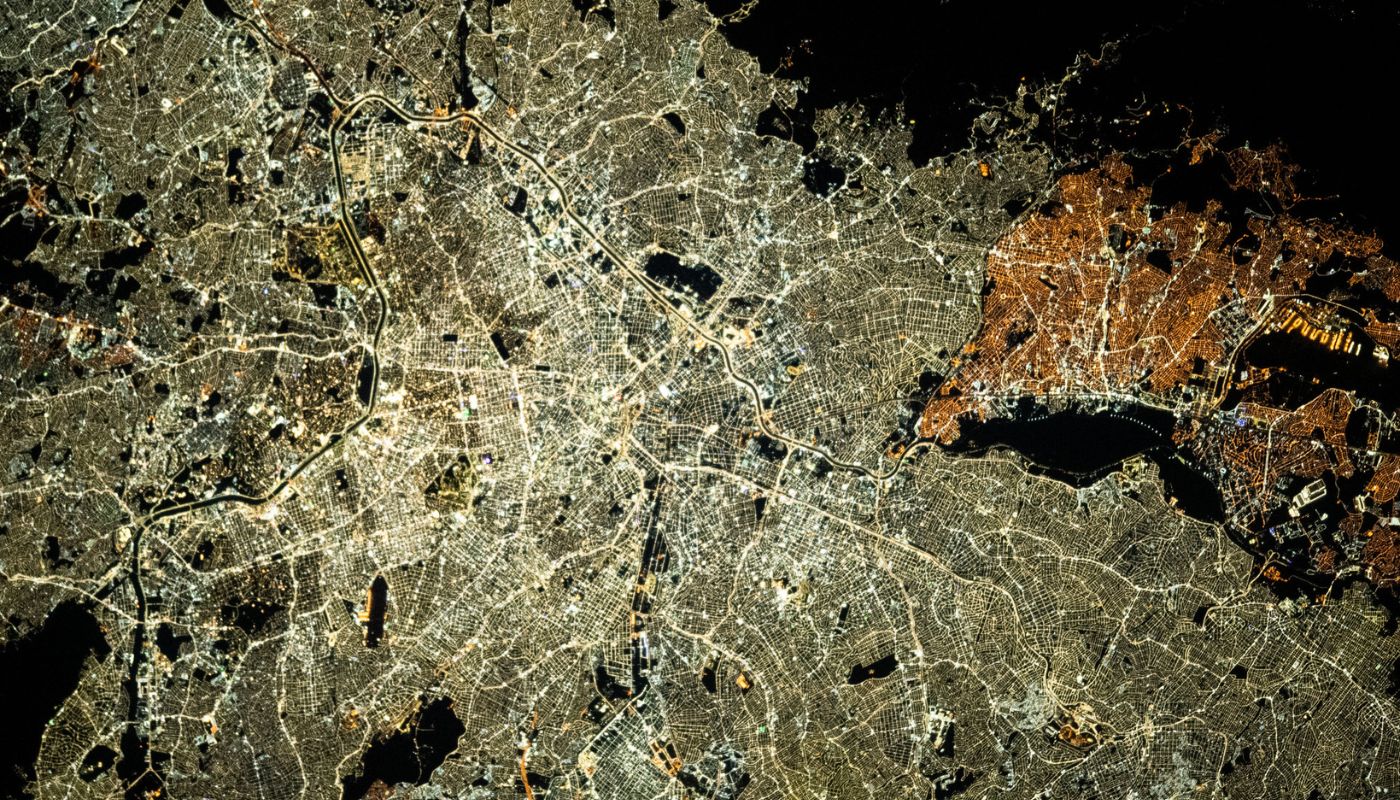 As cidades de São Paulo e Guarulhos vistas do espaço.
