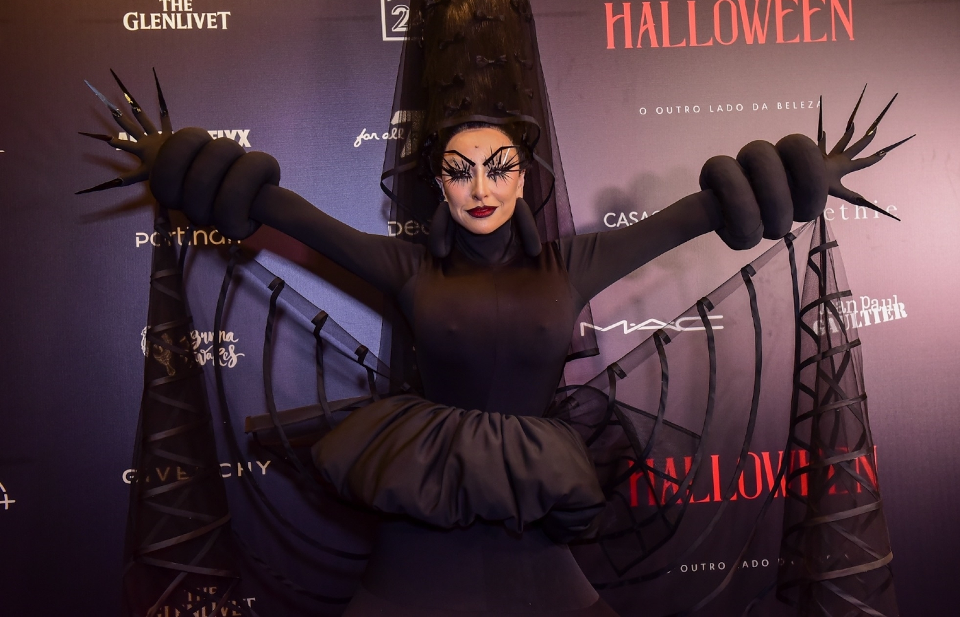 Sabrina Sato como Dona Aranha