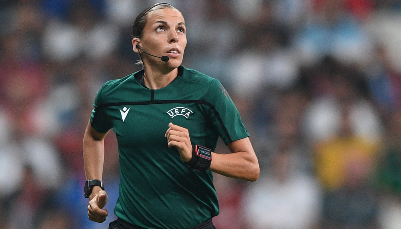 Stéphanie Frappart será a primeira mulher a comandar um jogo do Mundial masculino