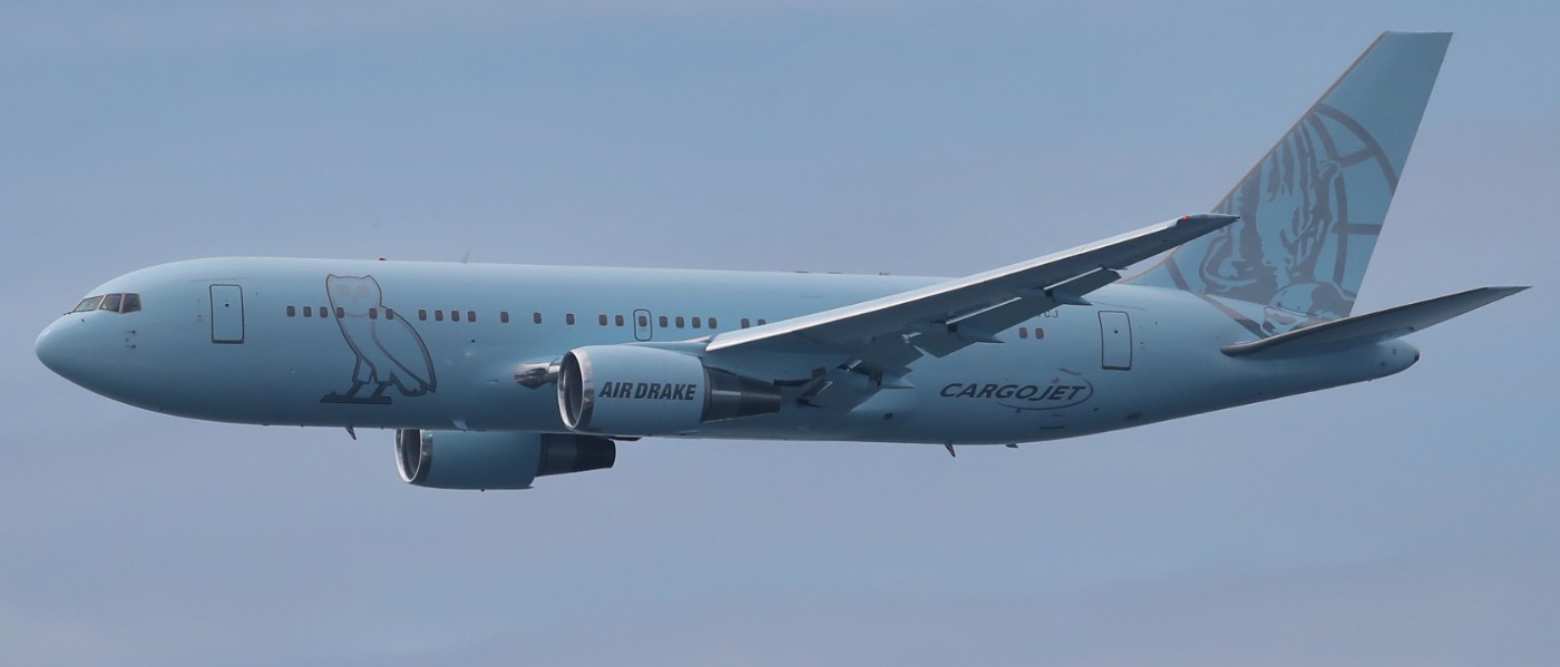 Drake chegou ao Brasil a bordo do Air Drake: luxuoso avião vale mais de ...