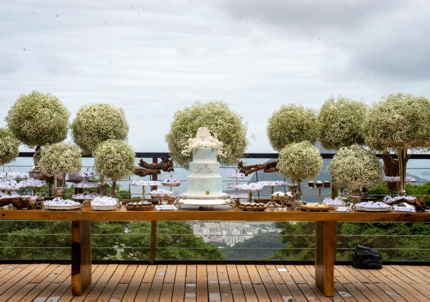 Afilhado de Marina é batizado aos pés do Cristo Redentor: festa teve bolo de 3 andares