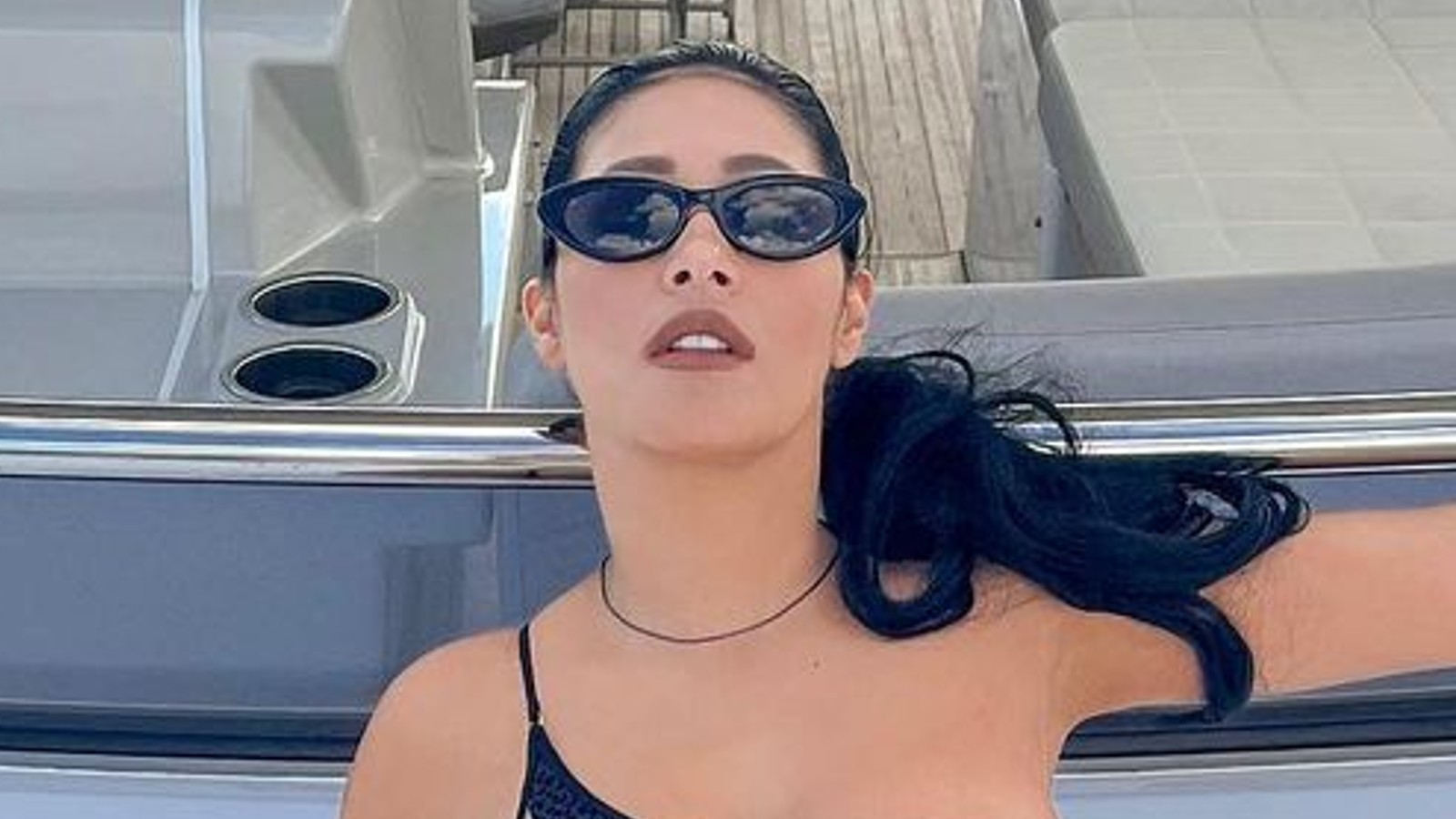 Simaria aposta em biquíni com transparência que até pareceu ser desenhado no corpo