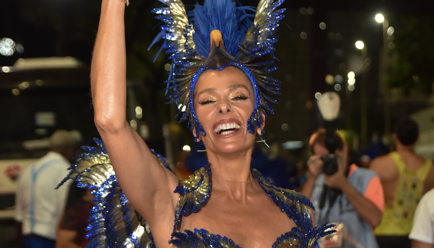 Adriane Galisteu desfilou pela Portela na Sapucaí