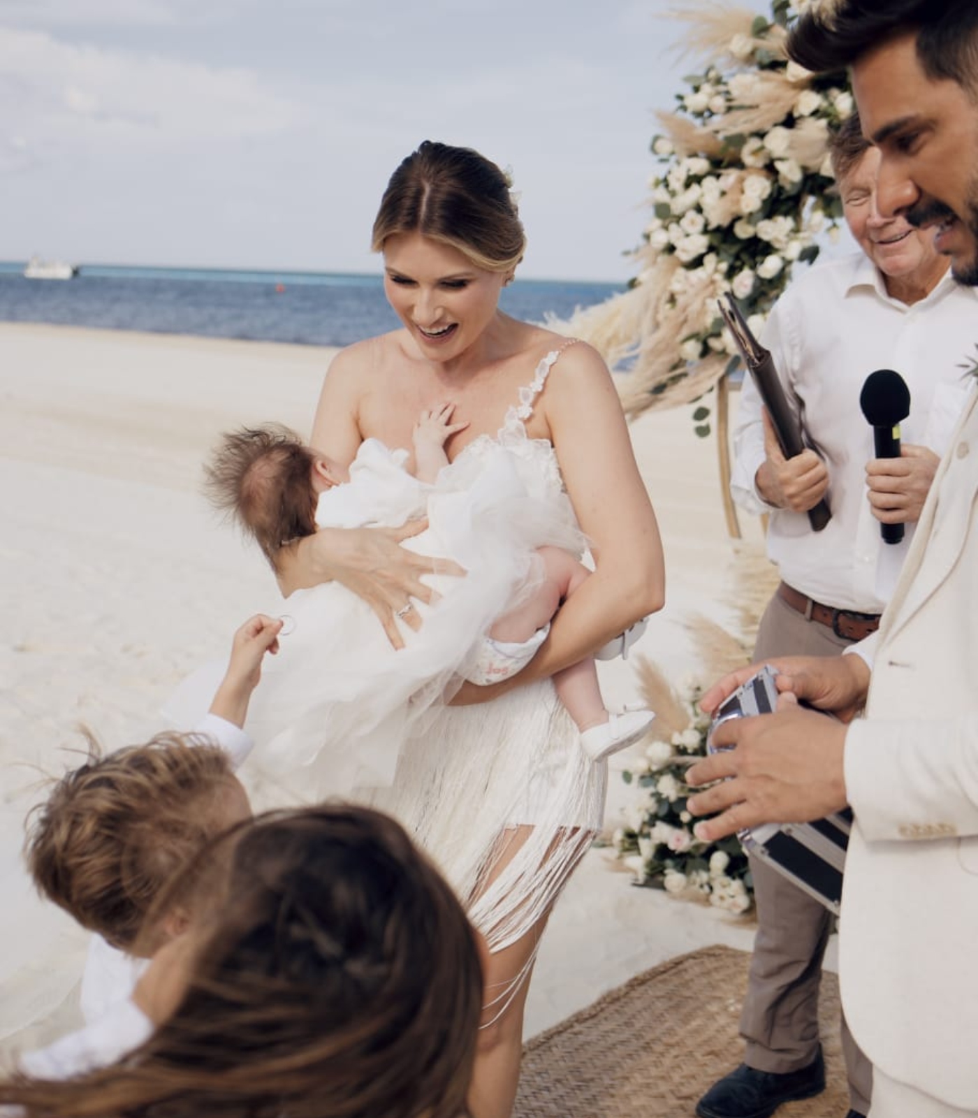 Julio Rocha e Karoline Kleine se casam em Cancún