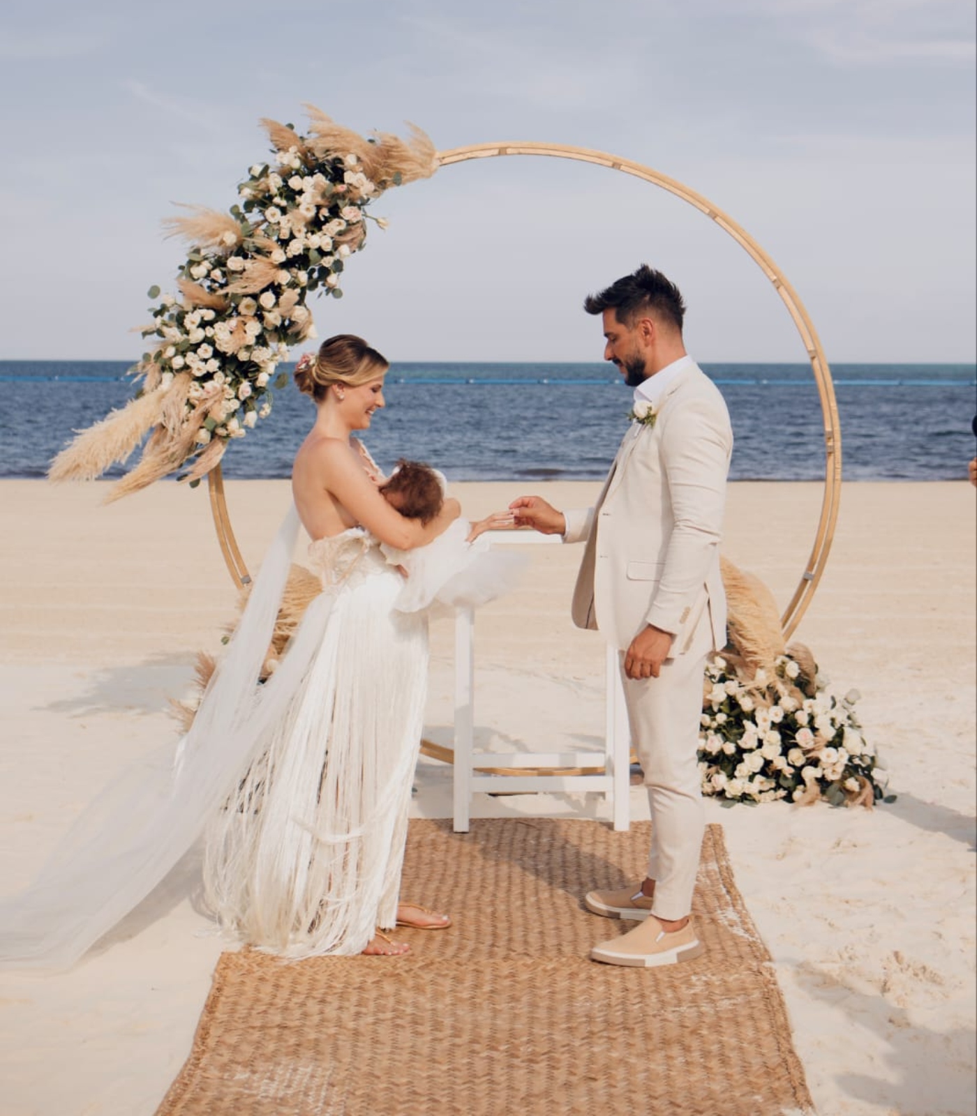 Julio Rocha e Karoline Kleine se casam em Cancún