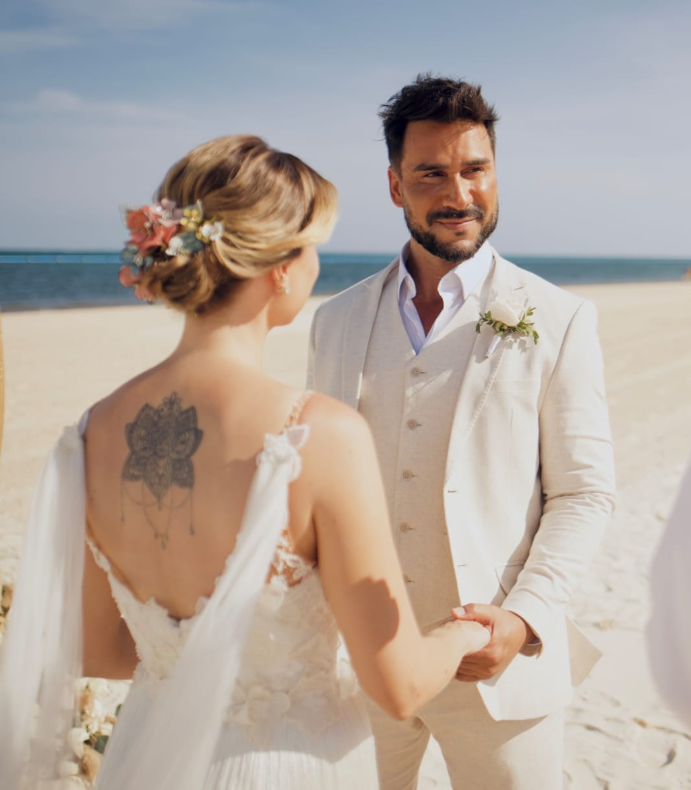 Julio Rocha e Karoline Kleine se casam em Cancún
