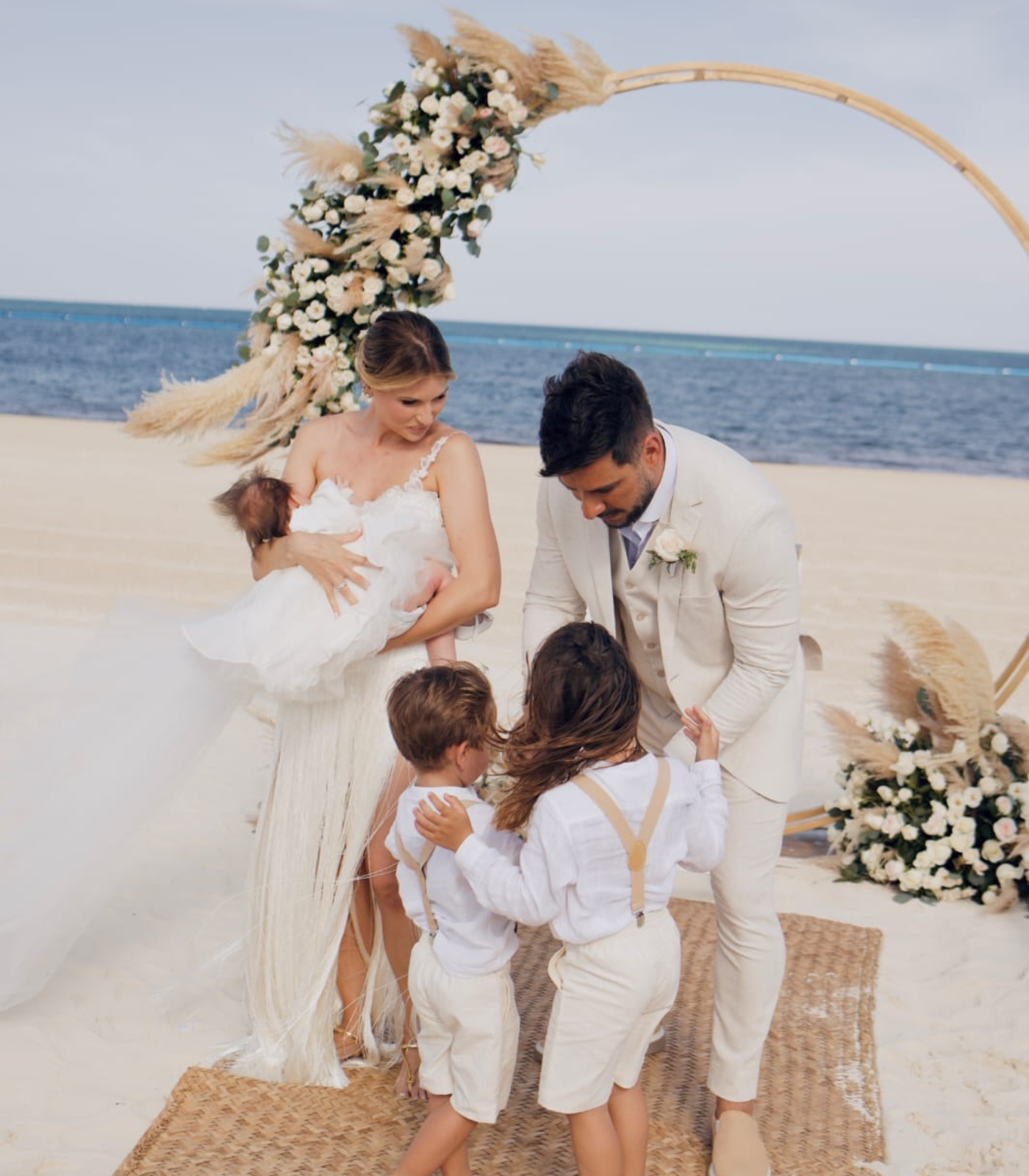 Julio Rocha e Karoline Kleine se casam em Cancún