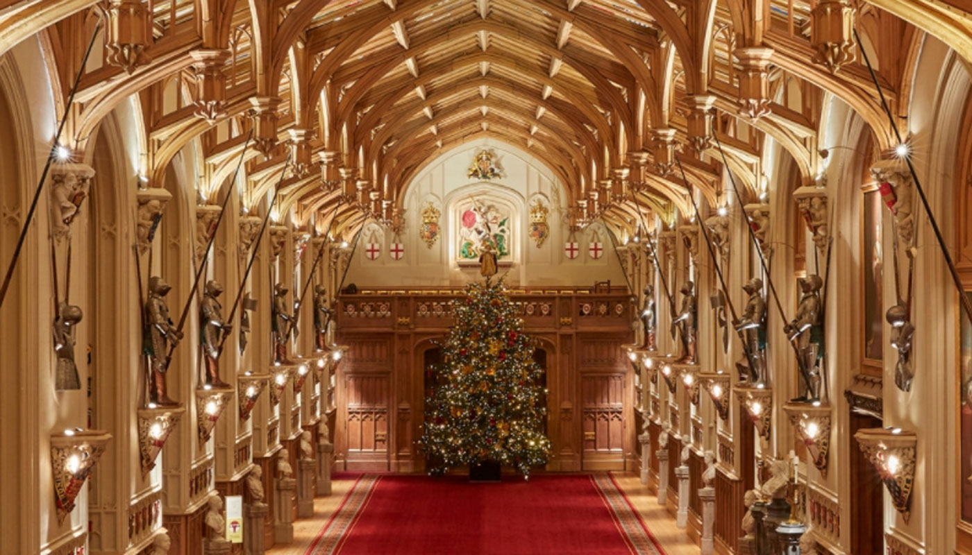 Árvores de Natal da rainha Elizabeth já estão montadas: enfeites mesclam roxo e vermelho