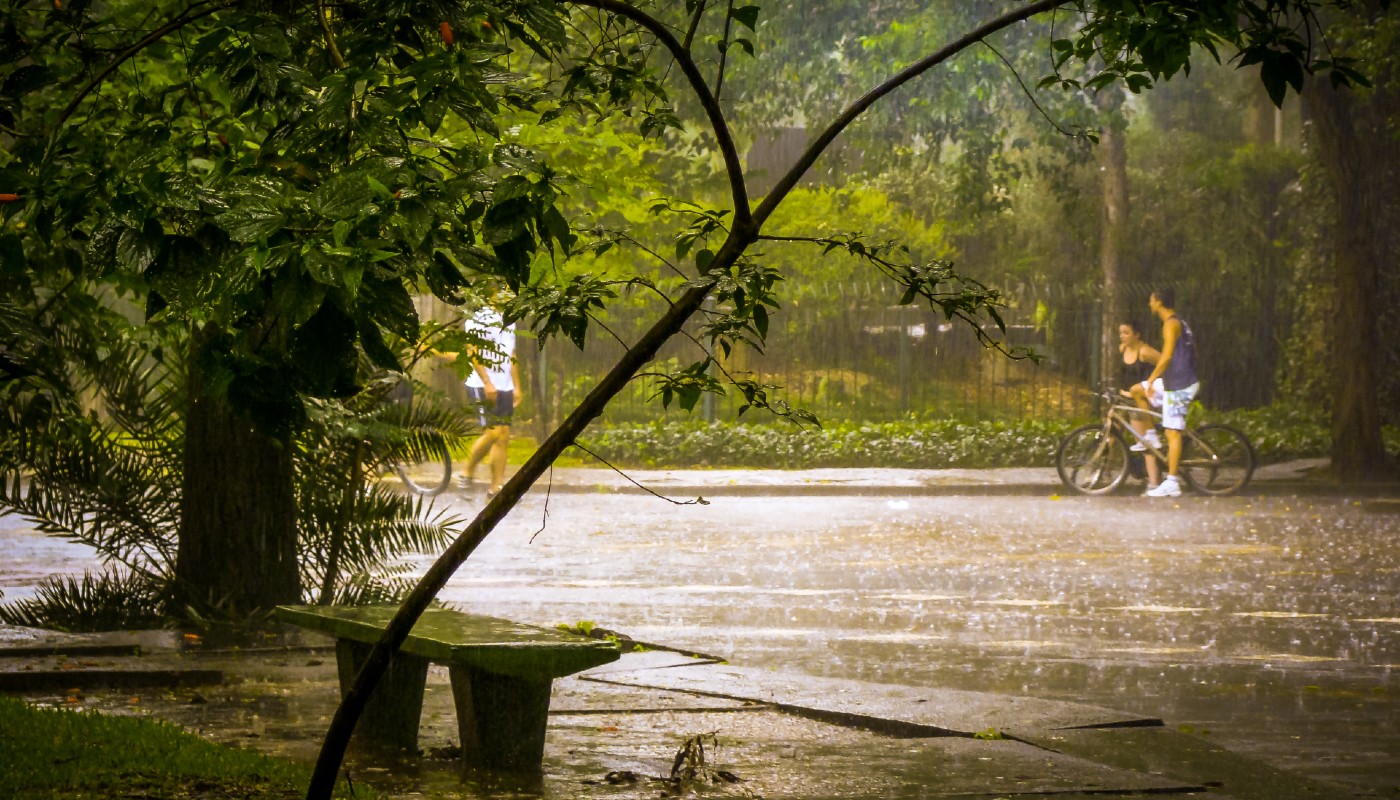 Prepare-se: frente fria trará muita chuva para região Sudeste ainda em outubro