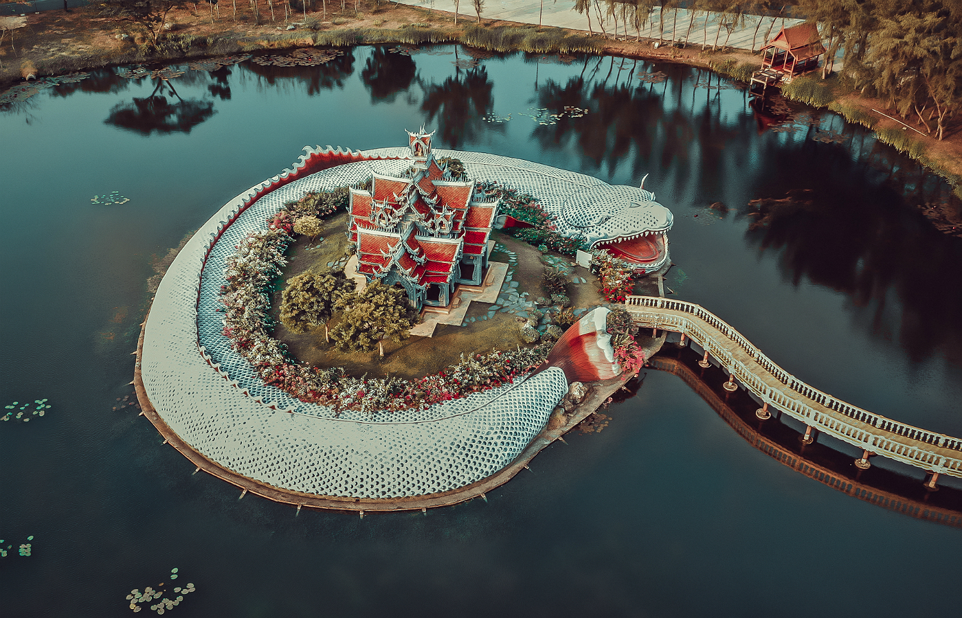 Não são parques de diversões: cidades e templos surreais na Tailândia chocam web