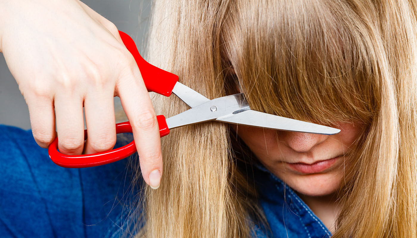 A franja deu errado? 4 truques para esperar o cabelo crescer sem sofrimento