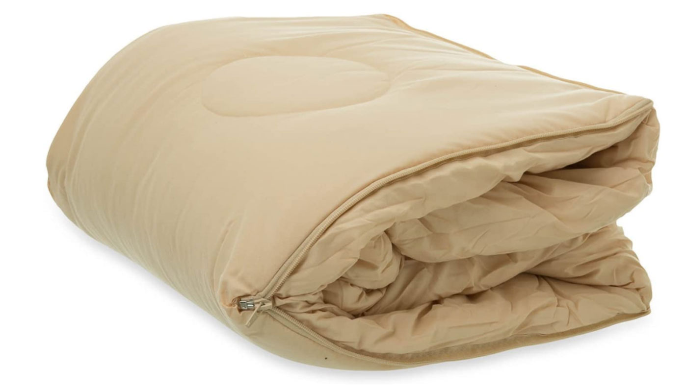 Edredom que vira almofada é ideal para quem tem pouco espaço no armário