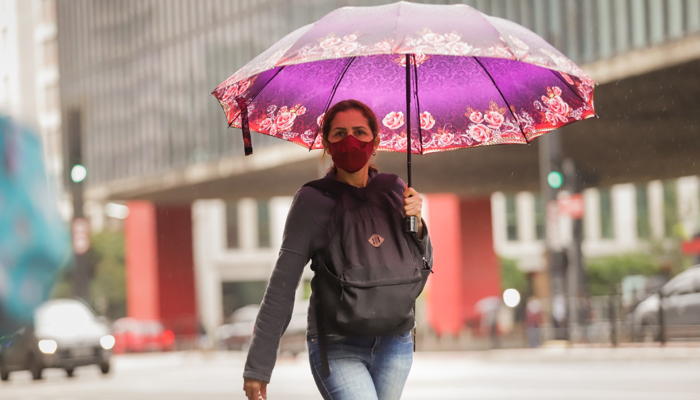 Calorão vai diminuir nos próximos dias, mas deve chover muito em SP: veja previsão