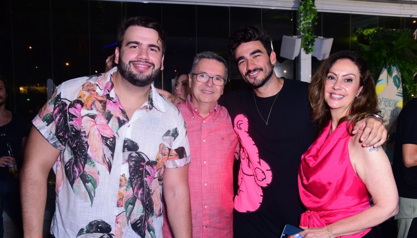 Gui Napolitano faz rara aparição com irmão gêmeo: celebraram aniversário juntos