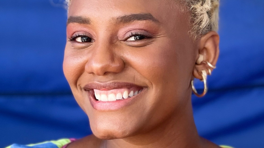 Jéssica Ellen fala com orgulho de sua jornada até a fama: antes de atuar, ela fazia faxinas