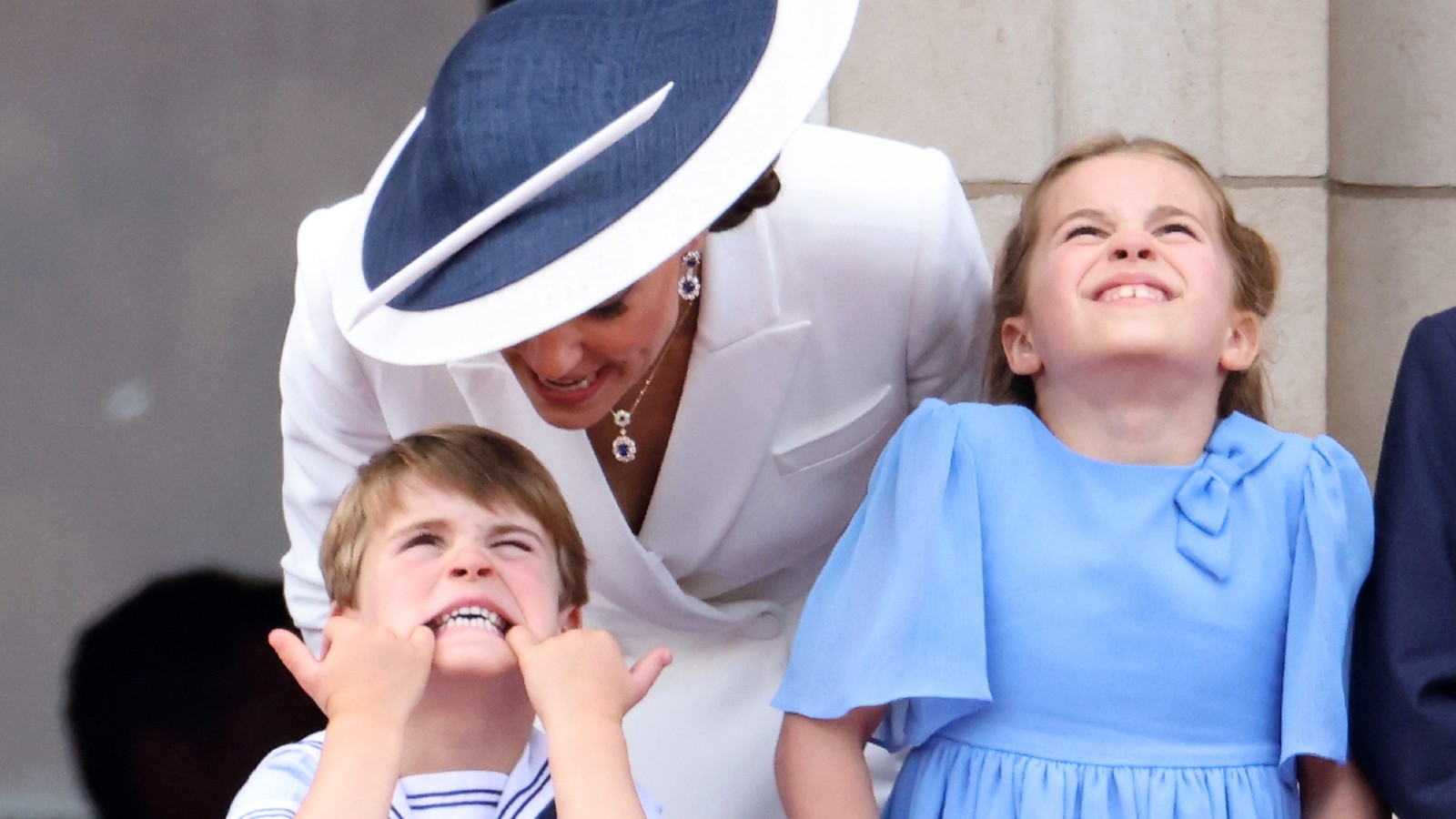 Louis, Kate Middleton e Charlotte.
