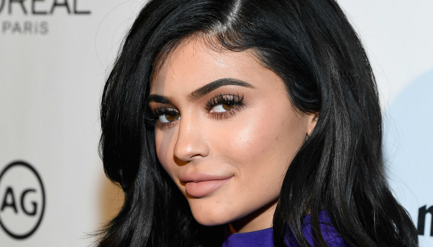 Entenda polêmica envolvendo fortuna de Kylie Jenner e famosa revista: “Rede de mentiras”