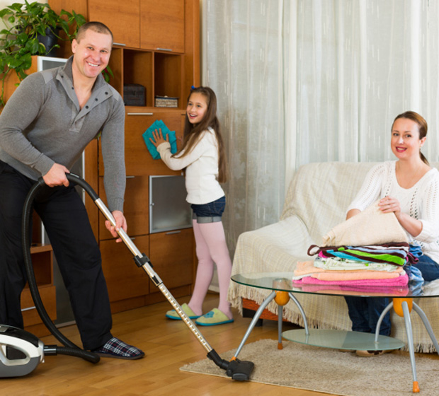 5 formas de colocar todo mundo para trabalhar na organização doméstica