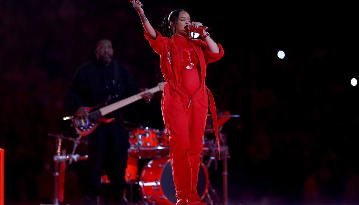 Look de Rihanna no show do Super Bowl
