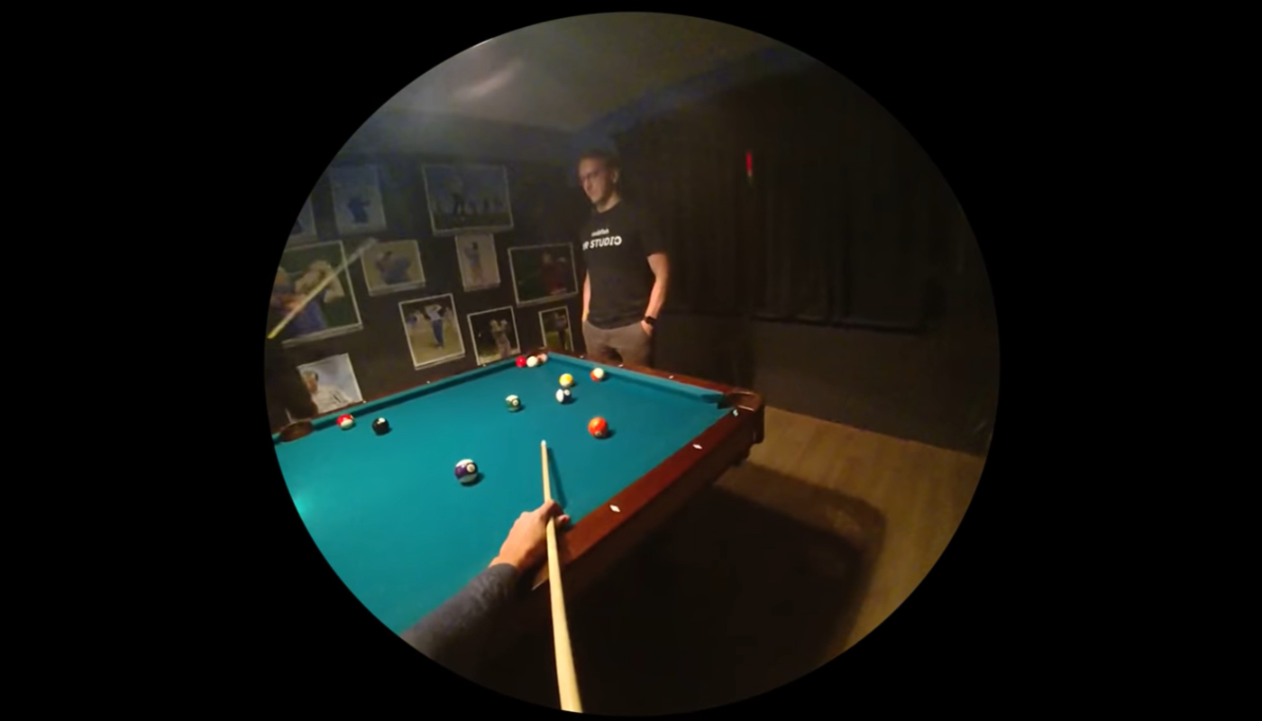 Homem constrói máquina do tempo para reviver experiências passadas