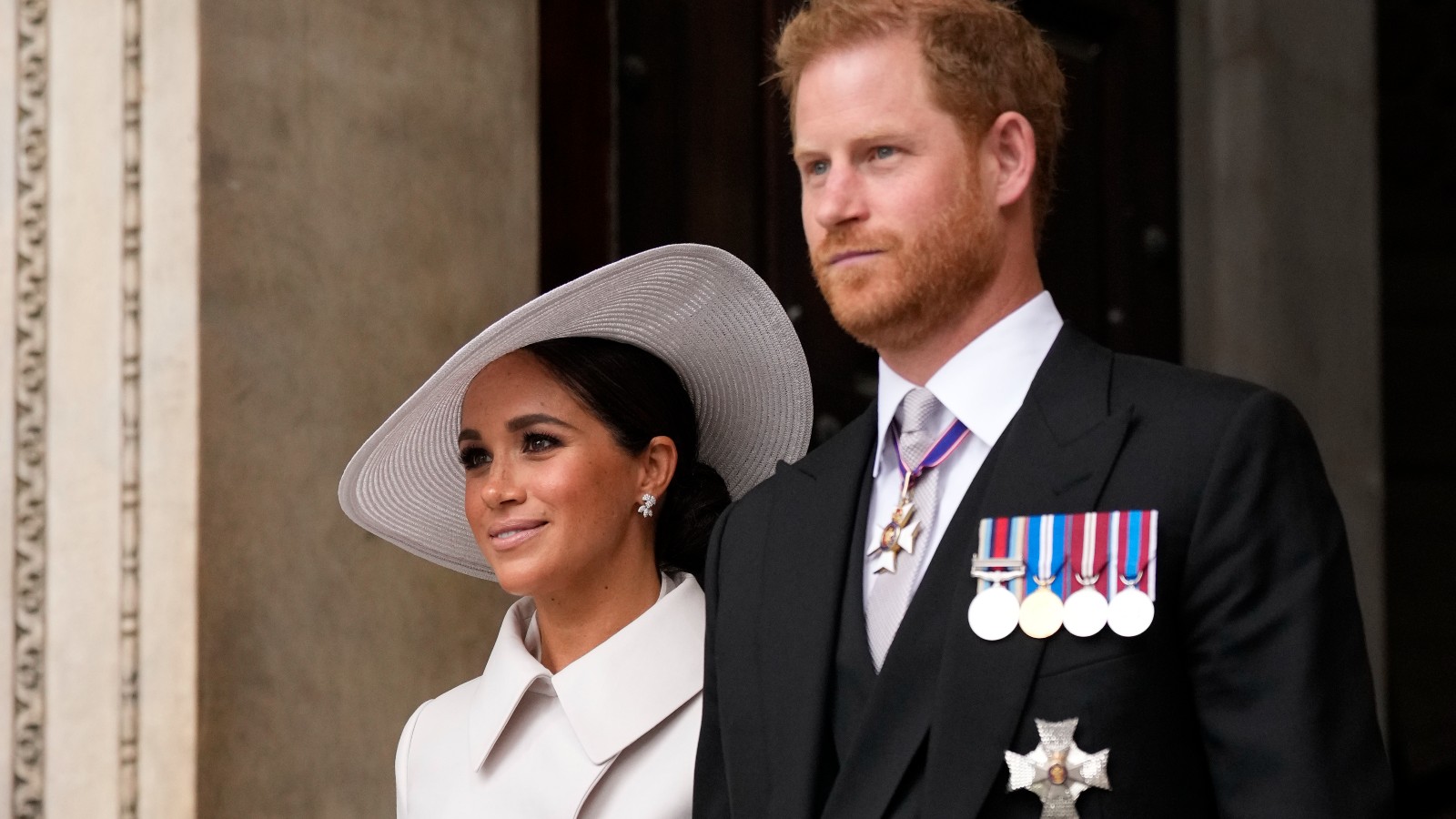 Por que Meghan Markle e príncipe Harry só apareceram no 2º dia do Jubileu de Platina?