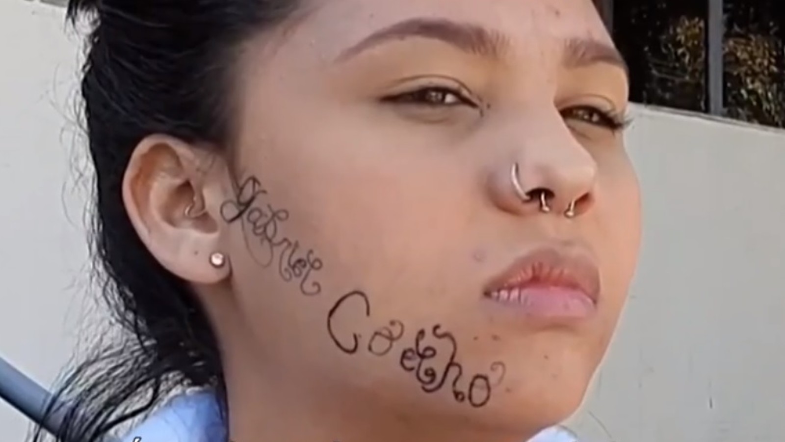 Tayane Caldas teve o rosto tatuado à força pelo ex-namorado.