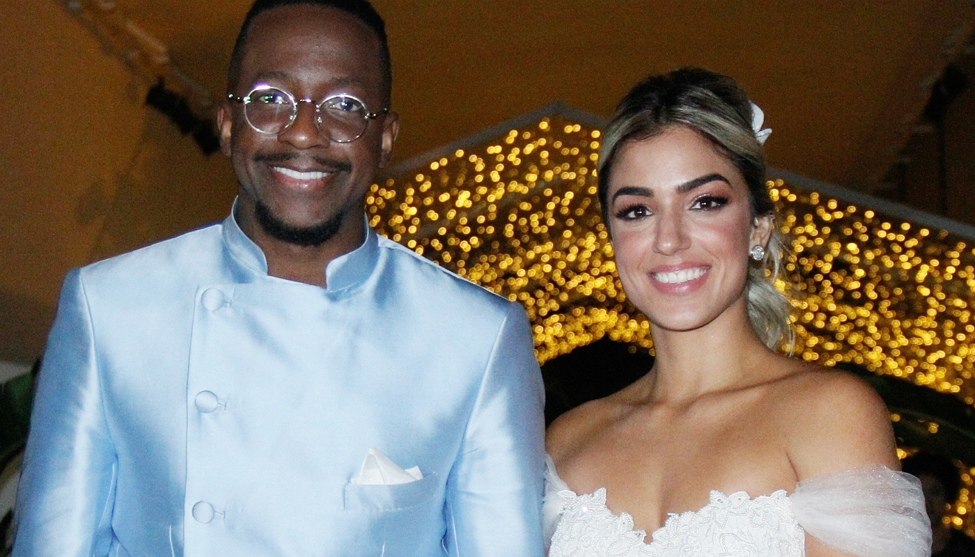 Mumuzinho se casa em cerimônia linda ao ar livre e roupa “futurista” do noivo rouba cena