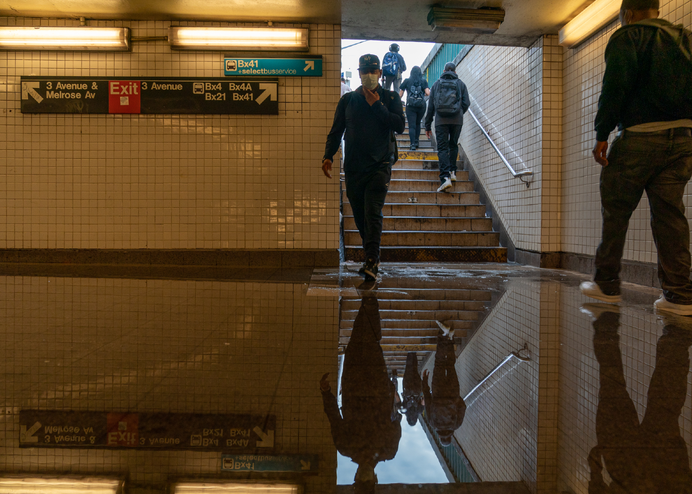 Nova York tem tempestade recorde e imagens das enchentes impressionam